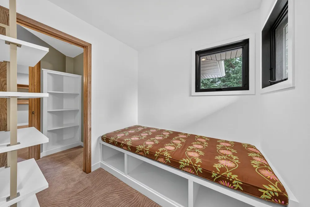 2246 Shelter Pointe Drive Kalamazoo City, MI 49008
