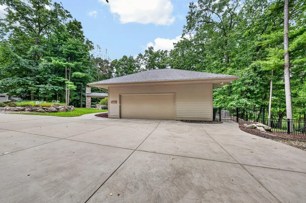 2246 Shelter Pointe Drive Kalamazoo City, MI 49008