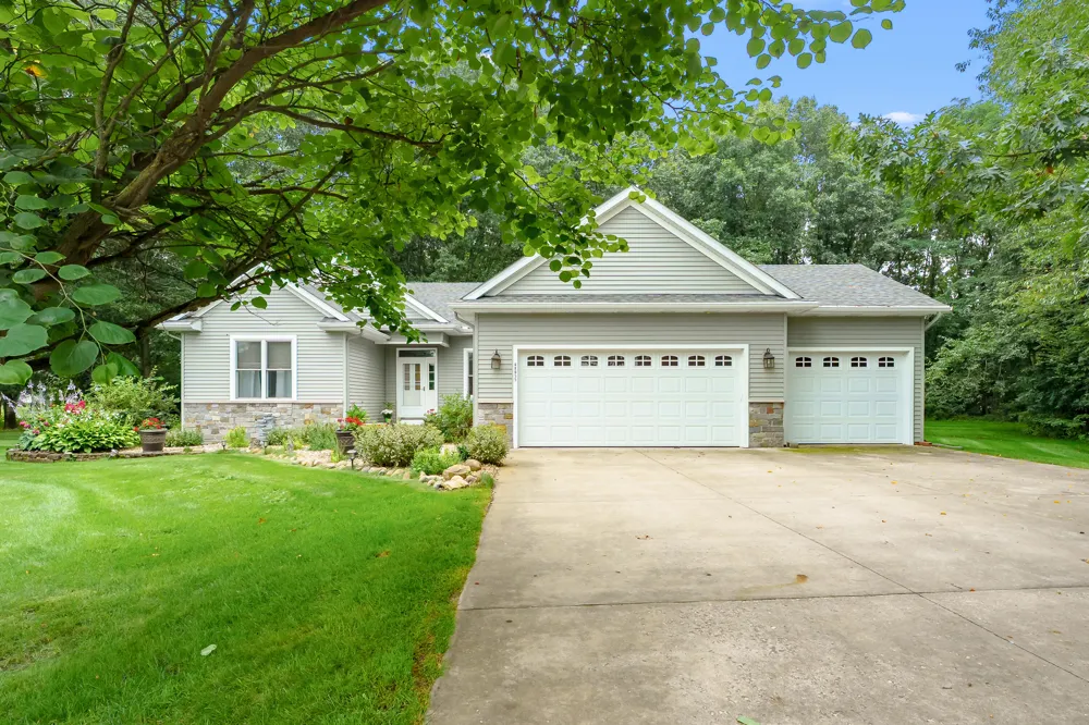 48655 Beulah Way Mattawan, MI 49071