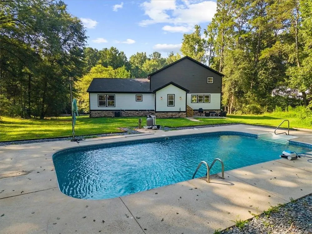 170 Lakeview Lane Fayetteville, GA 30214