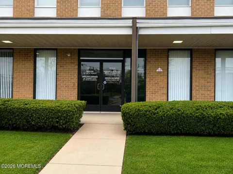 9 Hospital Drive #B4