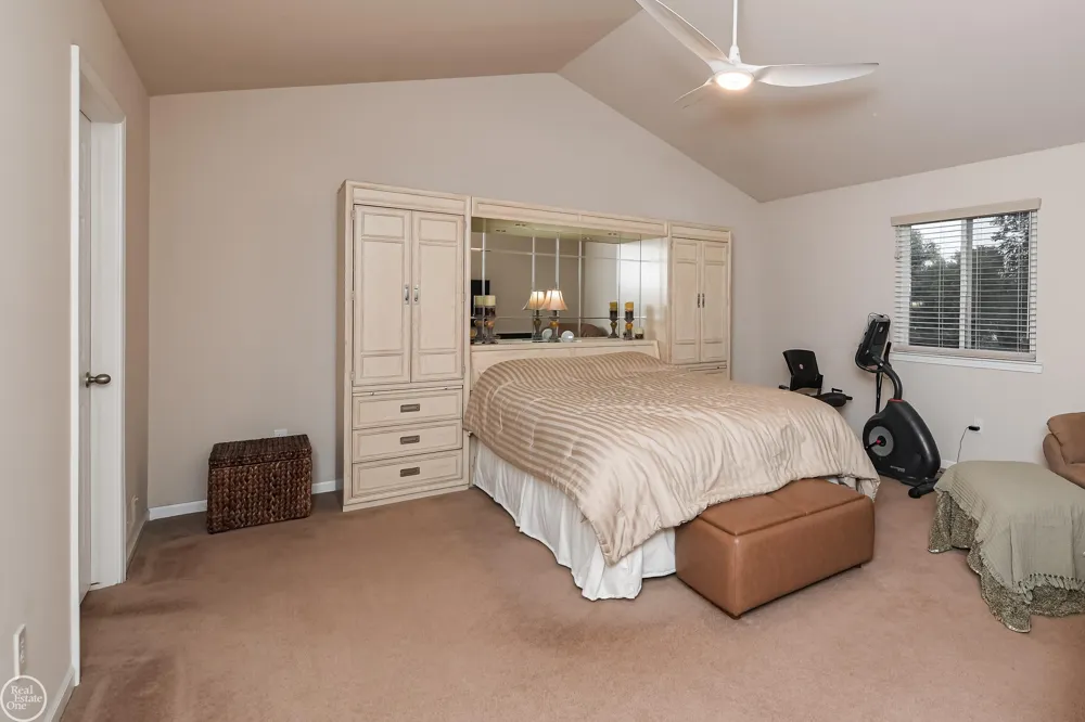 38315 Maple Drive Clinton Charter Township, MI 48038