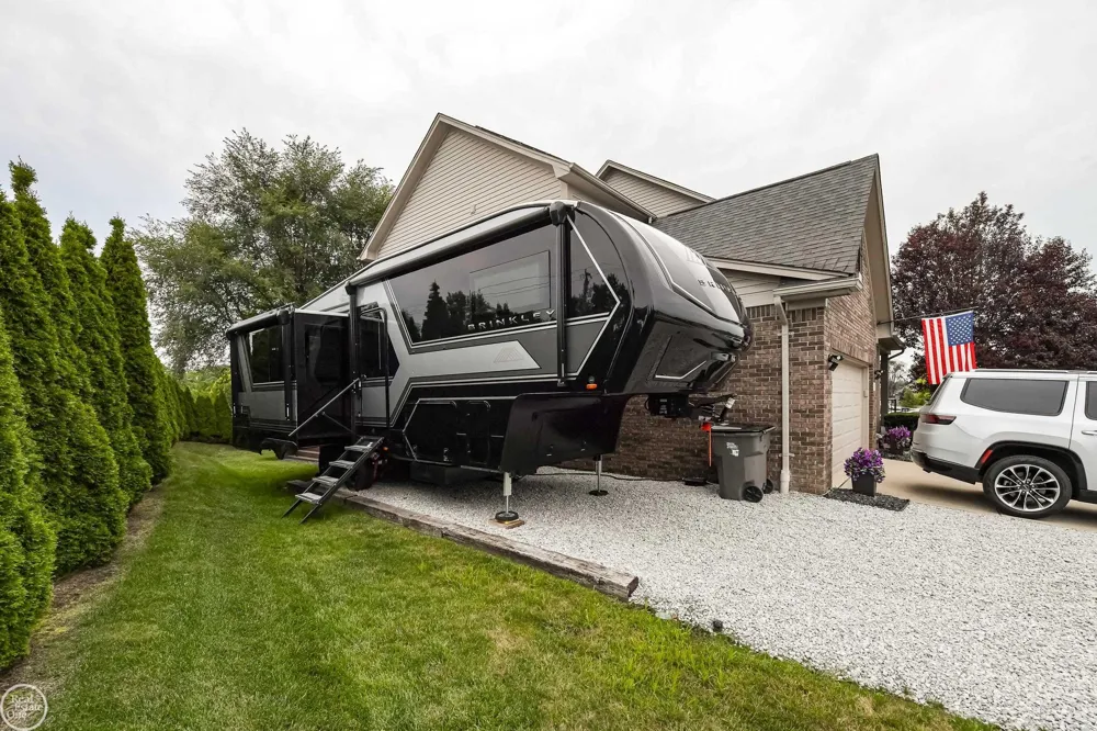 38315 Maple Drive Clinton Charter Township, MI 48038