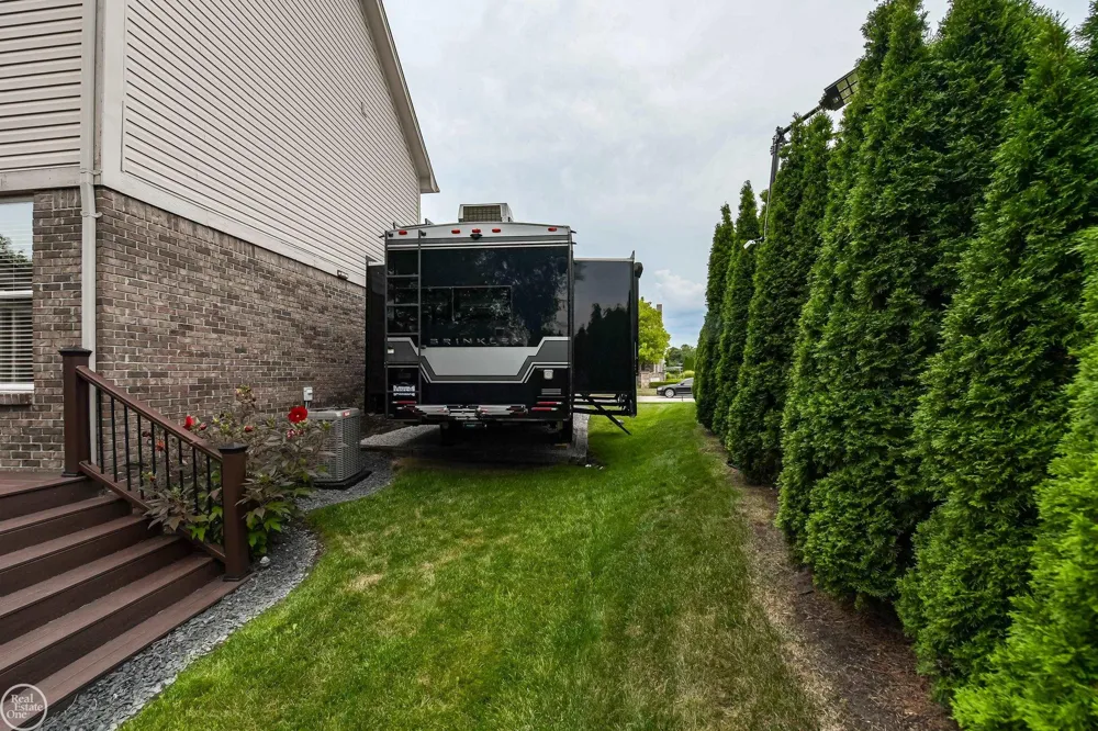 38315 Maple Drive Clinton Charter Township, MI 48038