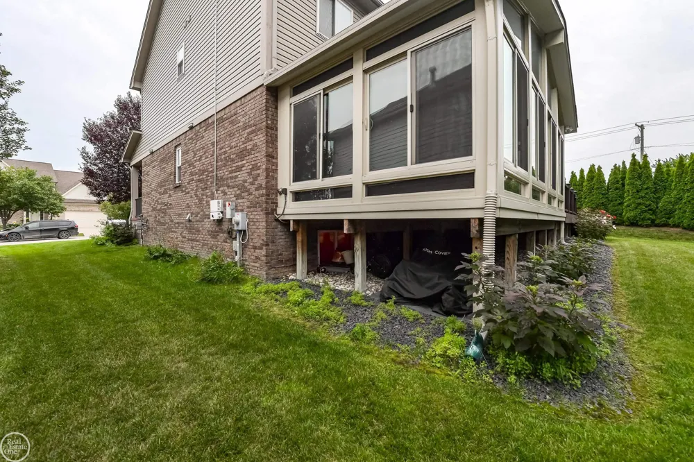 38315 Maple Drive Clinton Charter Township, MI 48038