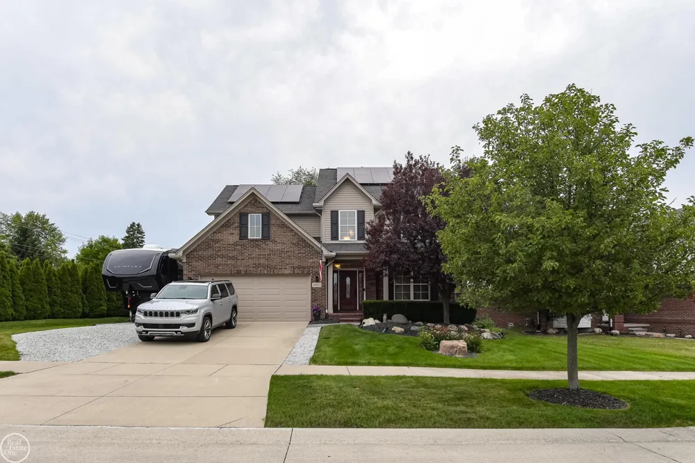 38315 Maple Drive Clinton Charter Township, MI 48038