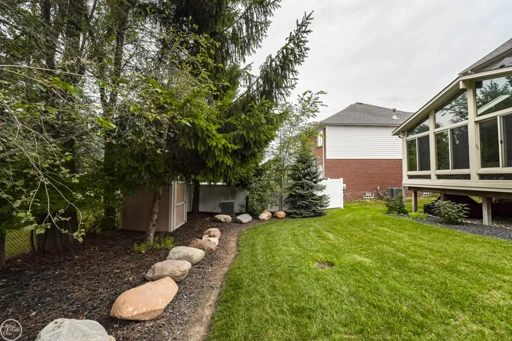 38315 Maple Drive Clinton Charter Township, MI 48038