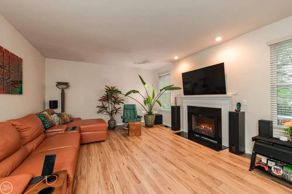 38315 Maple Drive Clinton Charter Township, MI 48038