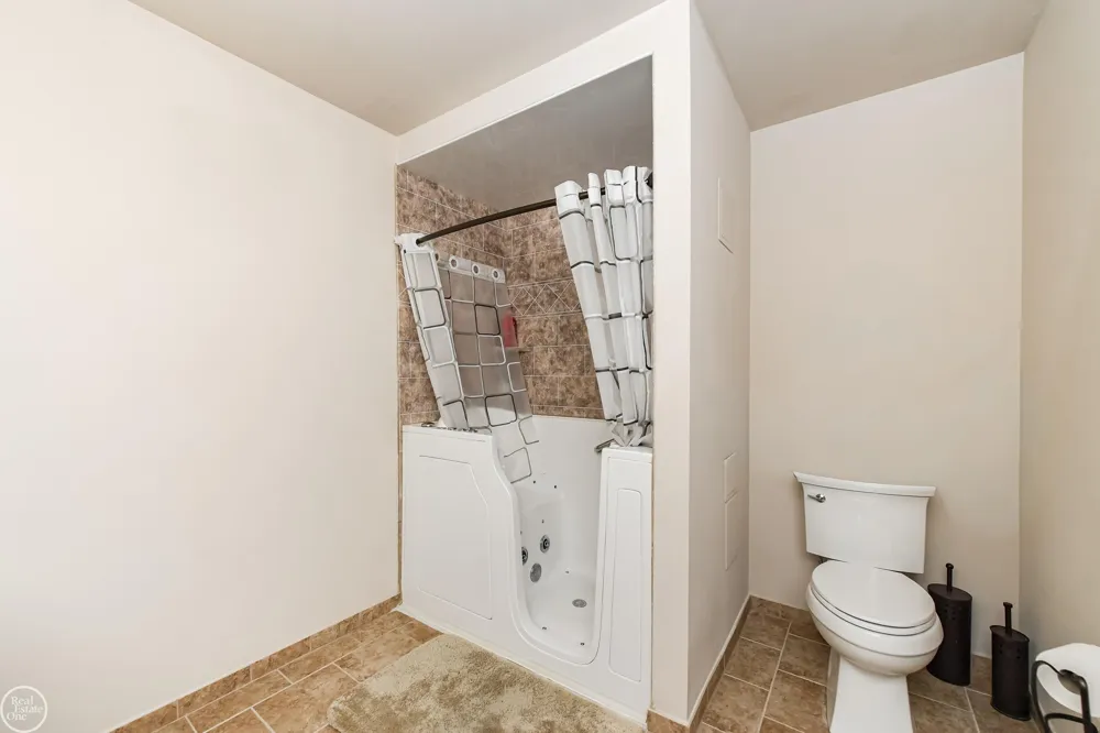 38315 Maple Drive Clinton Charter Township, MI 48038
