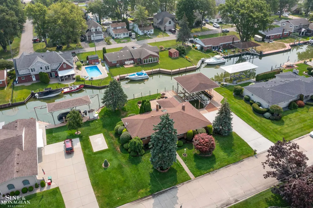 37936 Seaway Ct Court Harrison Charter Township, MI 48045