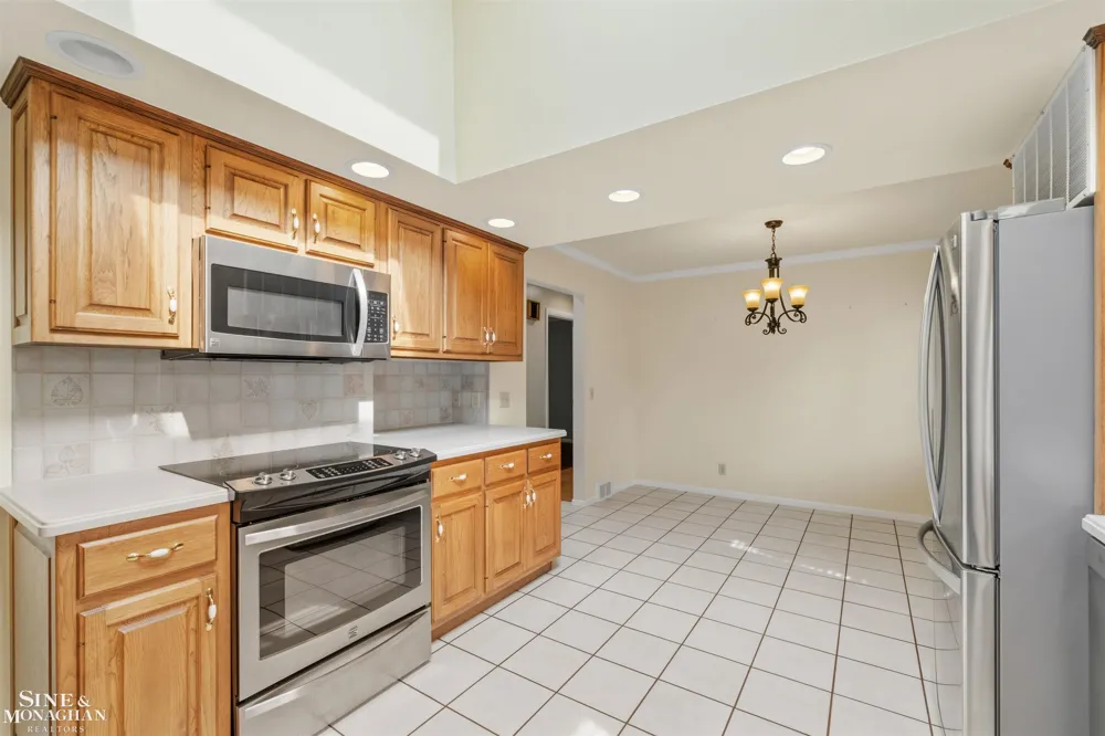 37936 Seaway Ct Court Harrison Charter Township, MI 48045