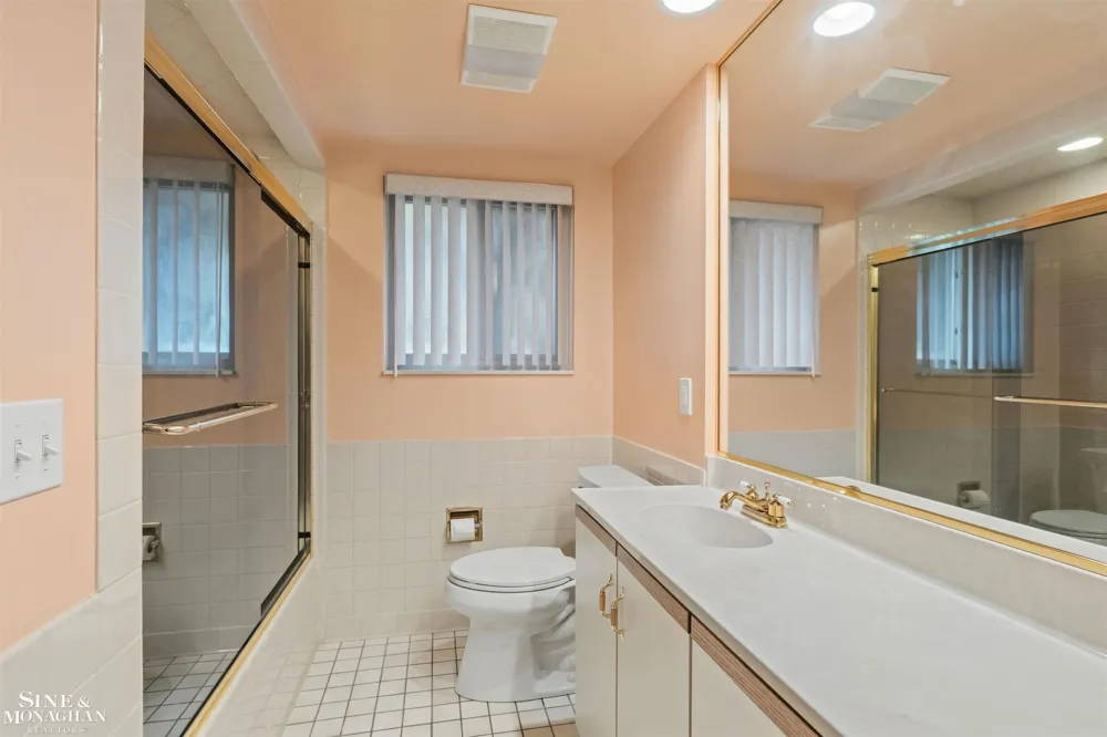 37936 Seaway Ct Court Harrison Charter Township, MI 48045