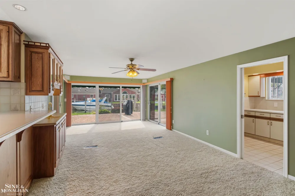 37936 Seaway Ct Court Harrison Charter Township, MI 48045