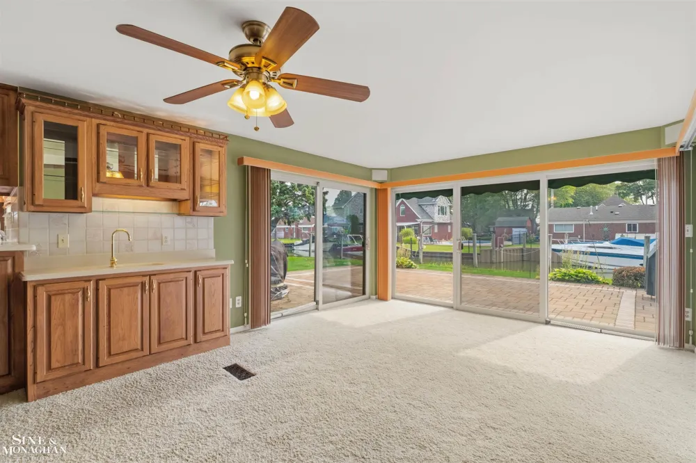 37936 Seaway Ct Court Harrison Charter Township, MI 48045