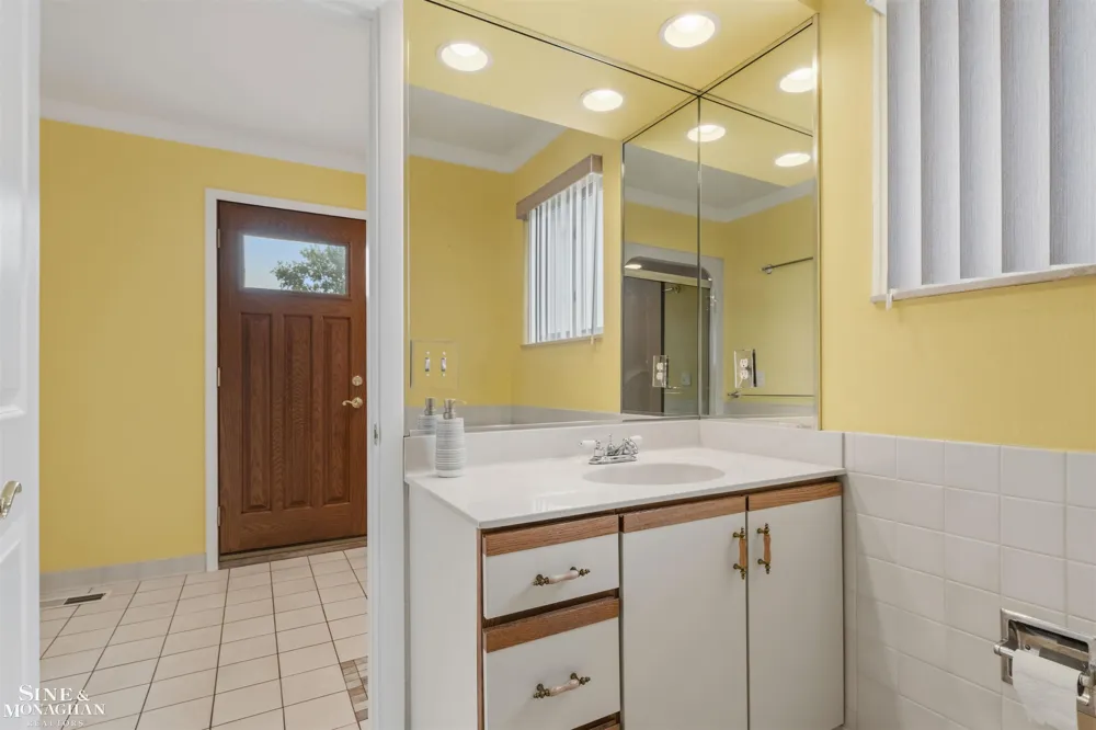 37936 Seaway Ct Court Harrison Charter Township, MI 48045