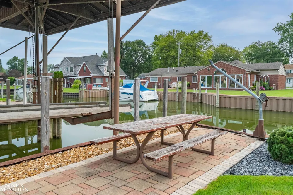 37936 Seaway Ct Court Harrison Charter Township, MI 48045