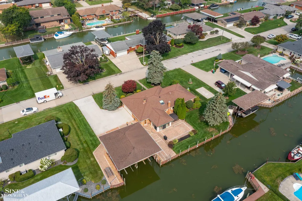 37936 Seaway Ct Court Harrison Charter Township, MI 48045