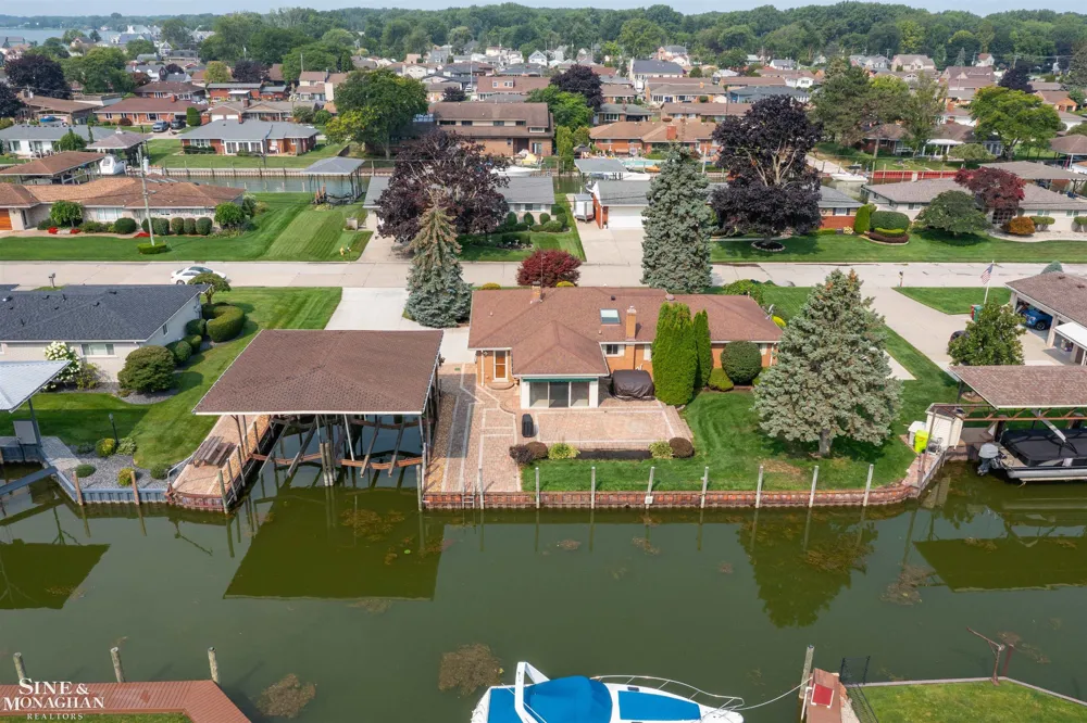 37936 Seaway Ct Court Harrison Charter Township, MI 48045
