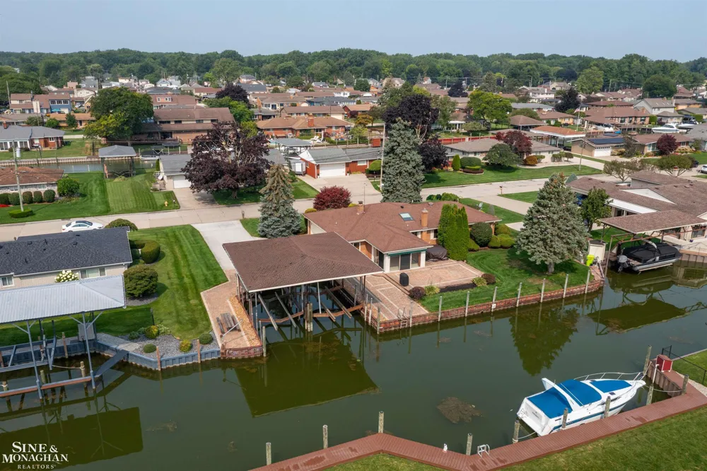 37936 Seaway Ct Court Harrison Charter Township, MI 48045