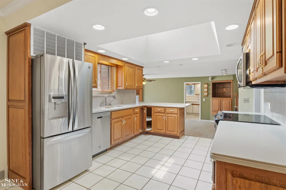 37936 Seaway Ct Court Harrison Charter Township, MI 48045