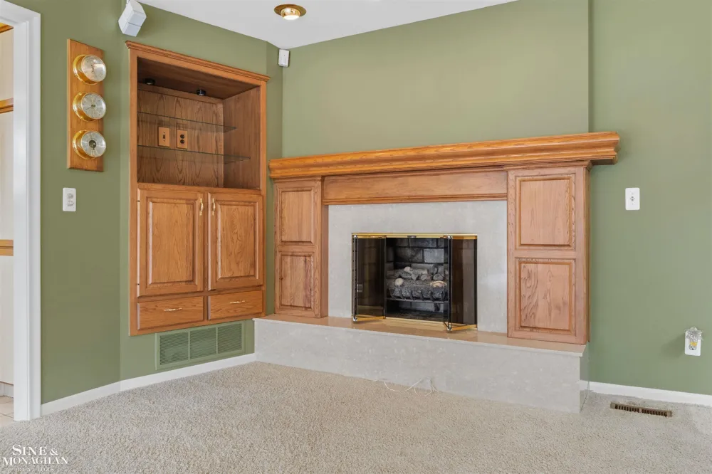 37936 Seaway Ct Court Harrison Charter Township, MI 48045