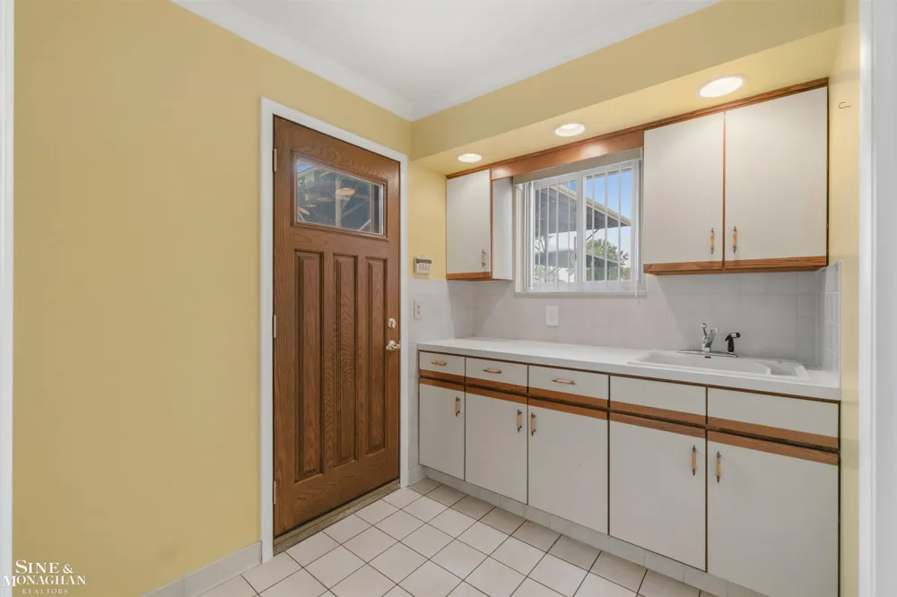 37936 Seaway Ct Court Harrison Charter Township, MI 48045