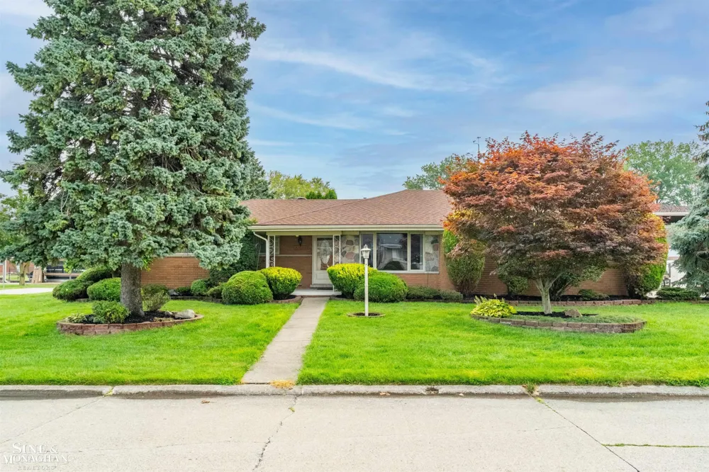 37936 Seaway Ct Court Harrison Charter Township, MI 48045