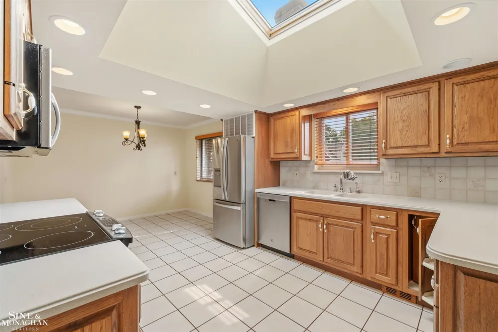 37936 Seaway Ct Court Harrison Charter Township, MI 48045