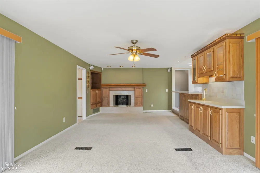 37936 Seaway Ct Court Harrison Charter Township, MI 48045
