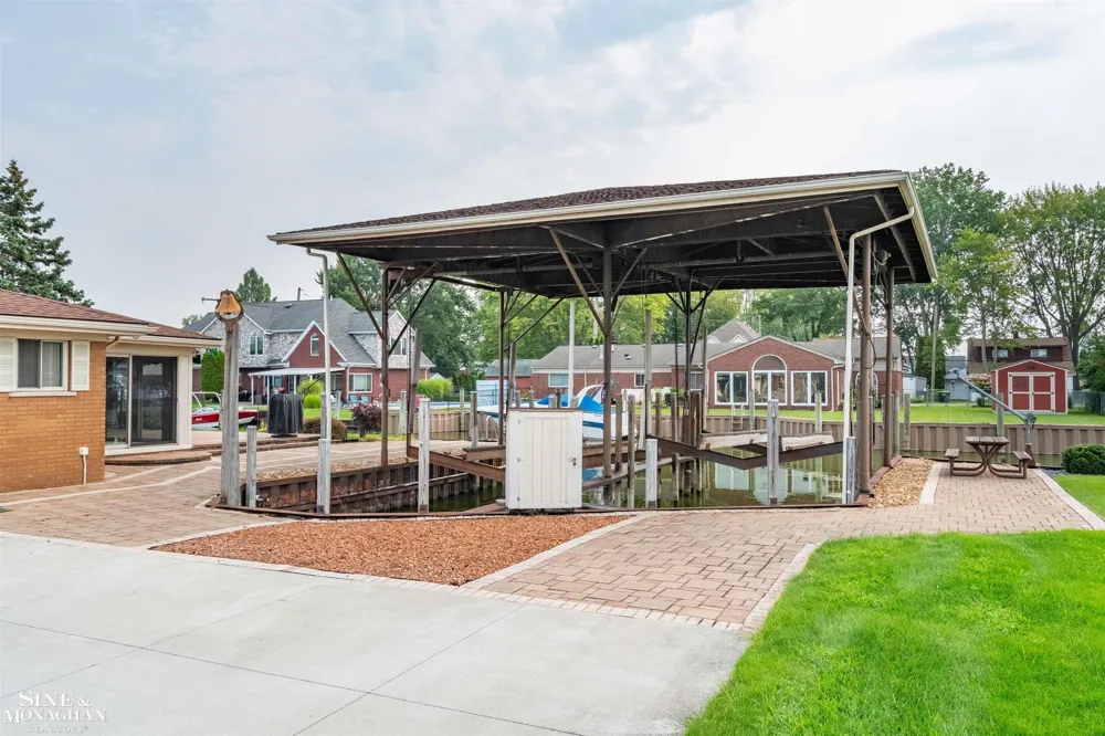 37936 Seaway Ct Court Harrison Charter Township, MI 48045