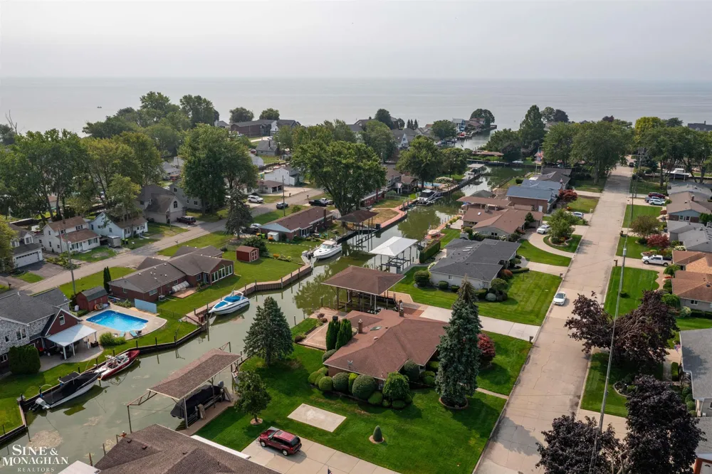 37936 Seaway Ct Court Harrison Charter Township, MI 48045