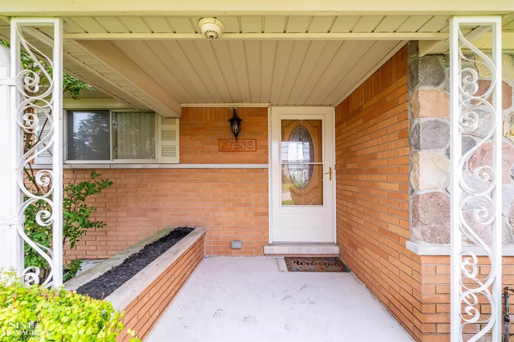 37936 Seaway Ct Court Harrison Charter Township, MI 48045