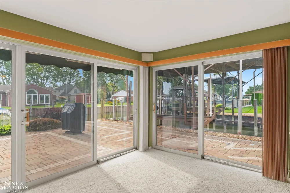 37936 Seaway Ct Court Harrison Charter Township, MI 48045