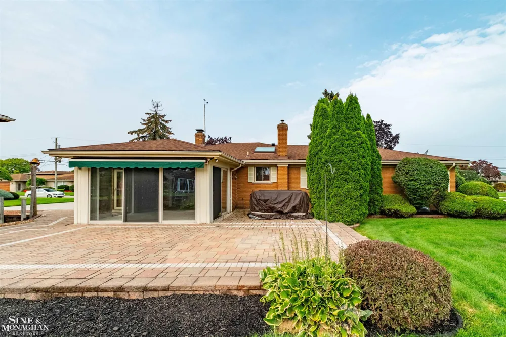 37936 Seaway Ct Court Harrison Charter Township, MI 48045