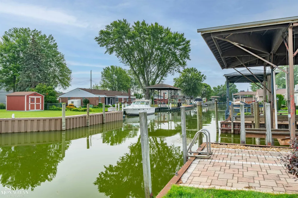 37936 Seaway Ct Court Harrison Charter Township, MI 48045