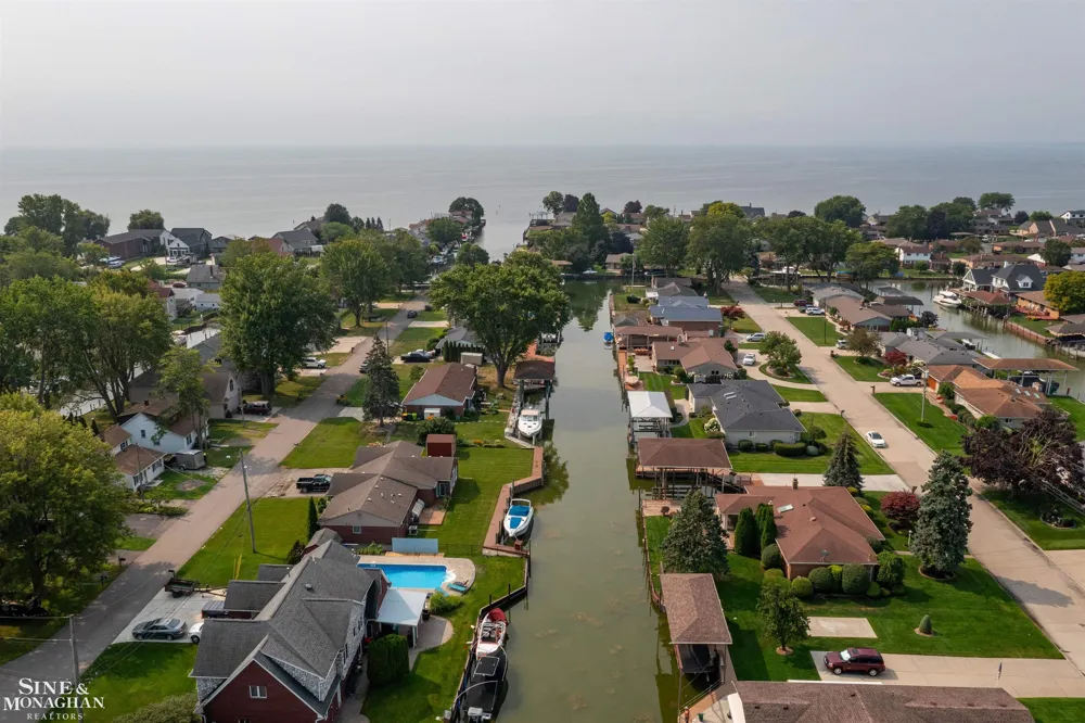 37936 Seaway Ct Court Harrison Charter Township, MI 48045