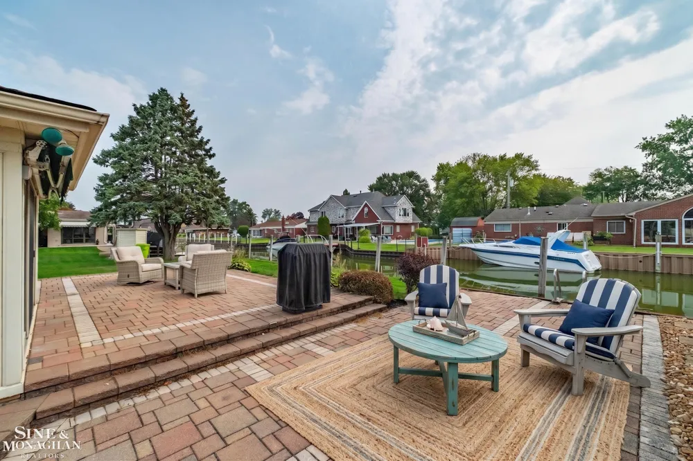 37936 Seaway Ct Court Harrison Charter Township, MI 48045