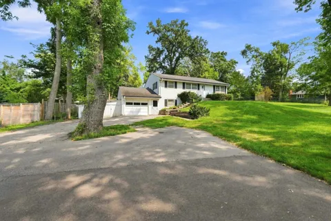 17924 Bell Circle W