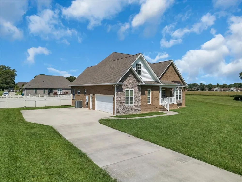 61 N Kensington Ct Manchester, TN 37355