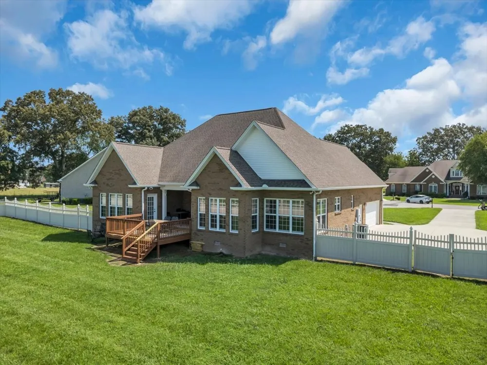 61 N Kensington Ct Manchester, TN 37355