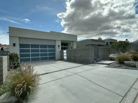 54620 Avenida Juarez