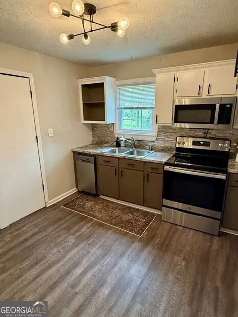 3914 Pine Lake RD West Point, GA 31833