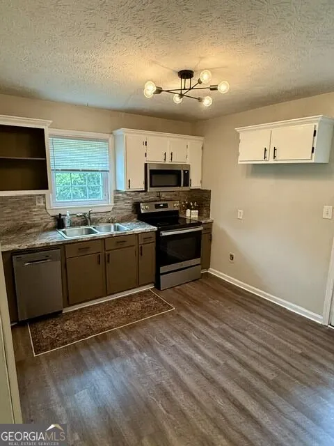 3914 Pine Lake RD West Point, GA 31833