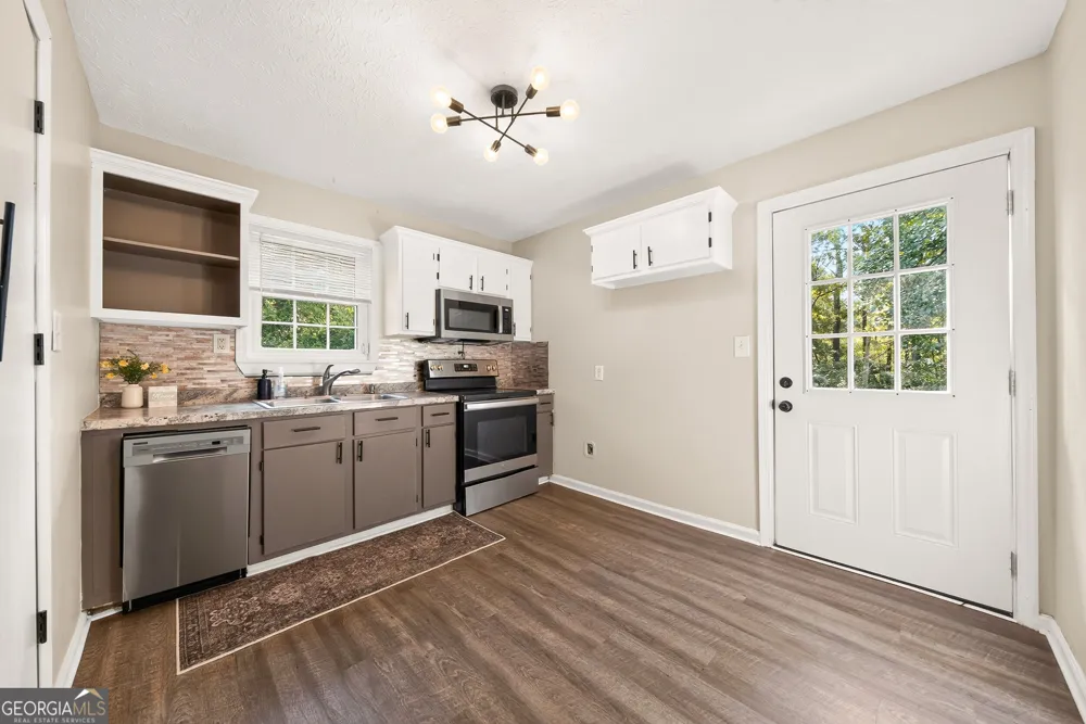 3914 Pine Lake RD West Point, GA 31833