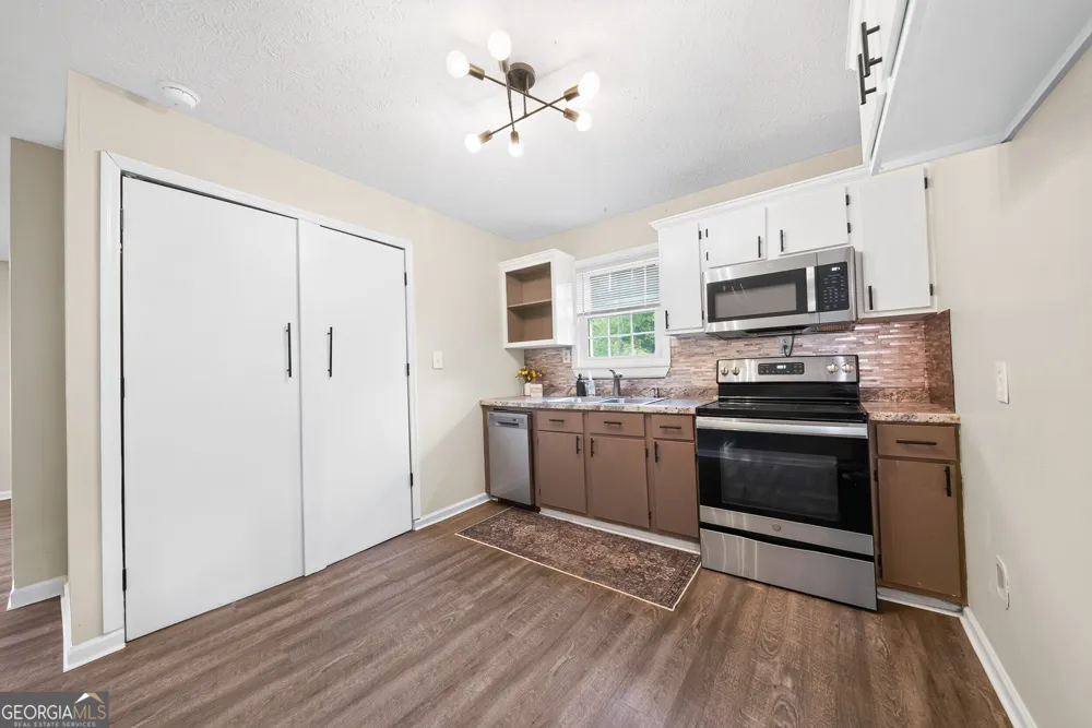 3914 Pine Lake RD West Point, GA 31833