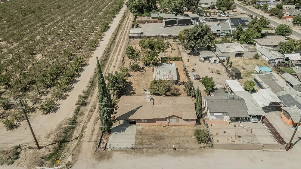 9016 E Dinuba Avenue Selma, CA 93662
