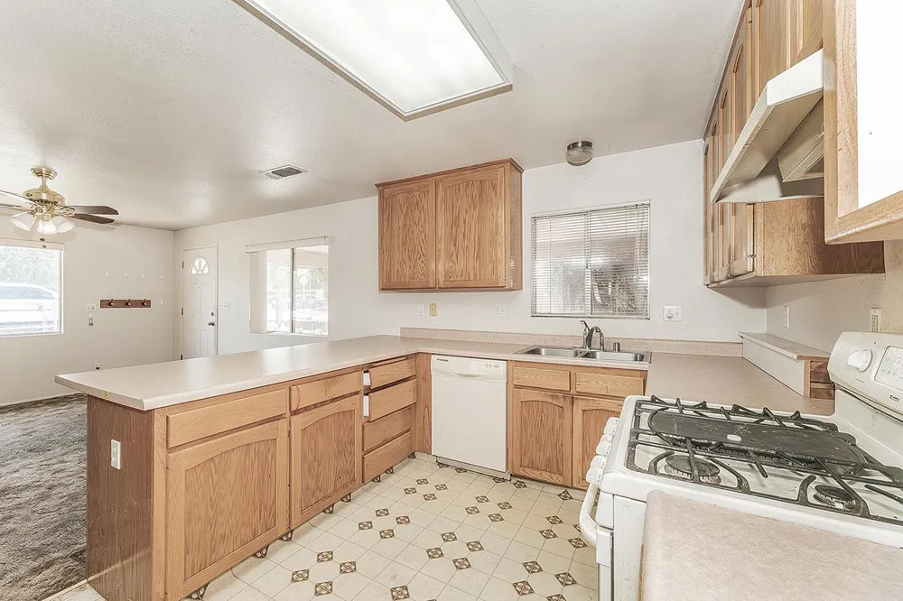 9016 E Dinuba Avenue Selma, CA 93662