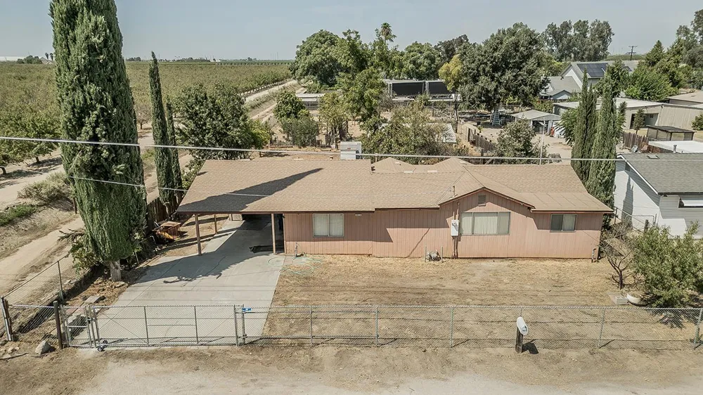 9016 E Dinuba Avenue Selma, CA 93662