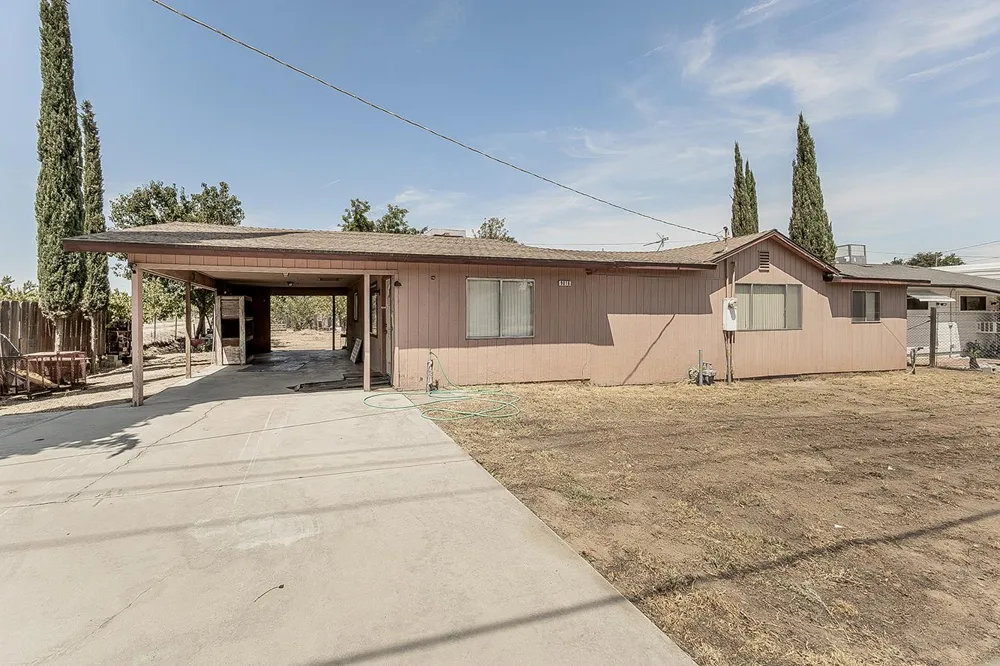 9016 E Dinuba Avenue Selma, CA 93662