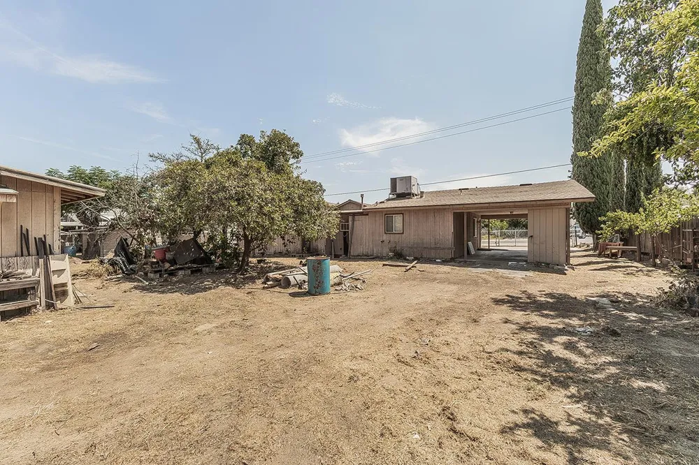 9016 E Dinuba Avenue Selma, CA 93662